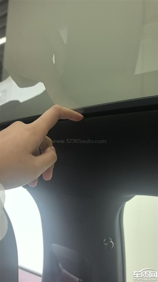 一张极氪007GT后备箱空间展示图，体现猎装车的实用大开口和储物能力