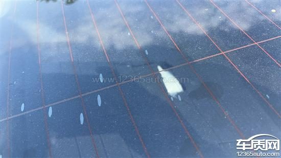 车主被逼成“材料专家”？昂克赛拉这块内饰板，正在加速老化
