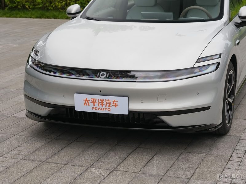 长安启源A06中控台特写，展示数智大白智控旋钮和车机界面
