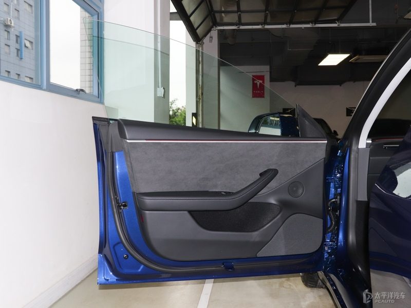 Model 3高性能版内饰浅色选装效果展示