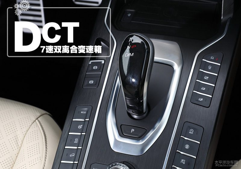 一张VV6电瓶的实物照片，标注正负极和电瓶型号，旁边放着万用表，展示如何测量静态电流