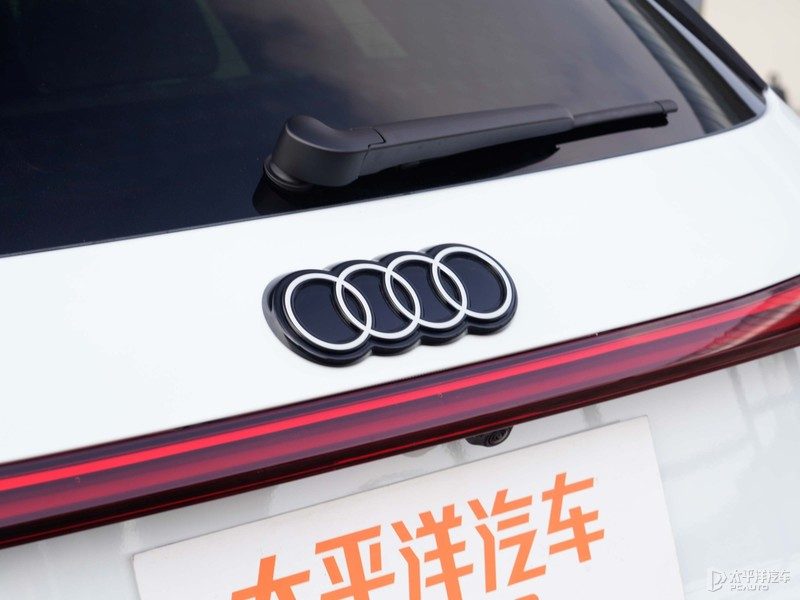 底盘结构示意图，标注quattro四驱和48V电机位置