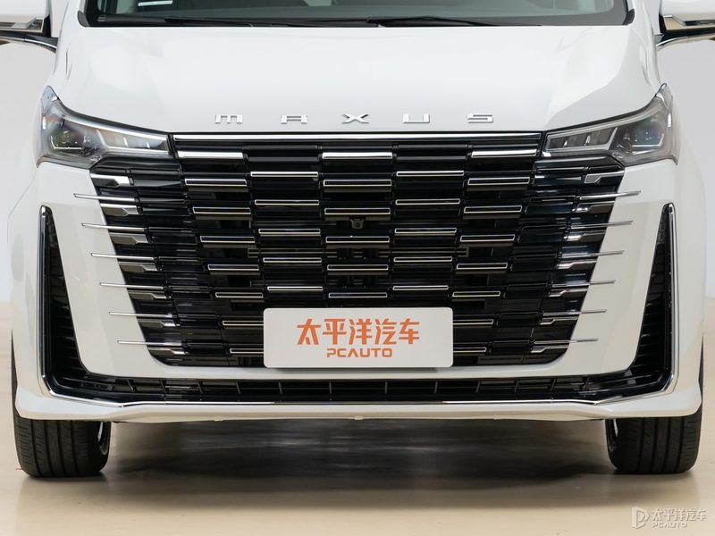 底盘悬挂、转向机或半轴连接处实拍细节图