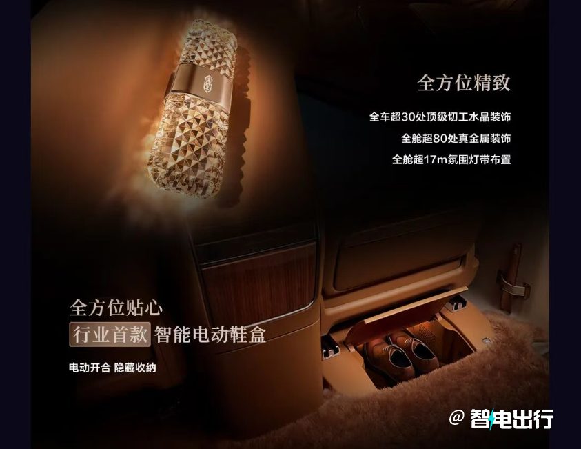 内饰座舱、中控屏和方向盘区域实拍图