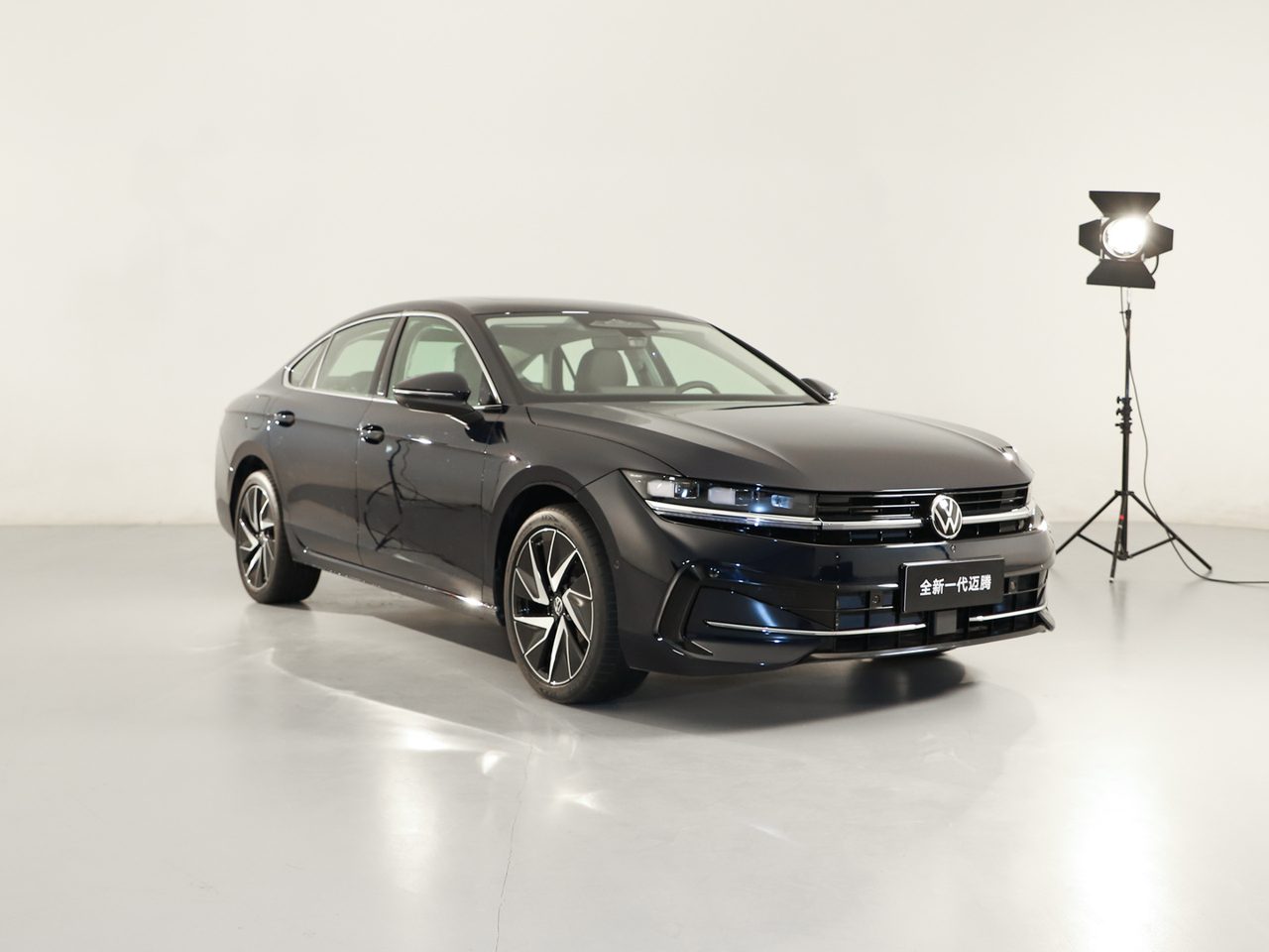 理想汽车2026年上半年销量数据图表，展示同比下滑趋势