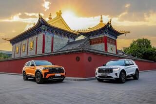 2027款福特探险者与同级竞品对比图，展示车身尺寸和价格区间