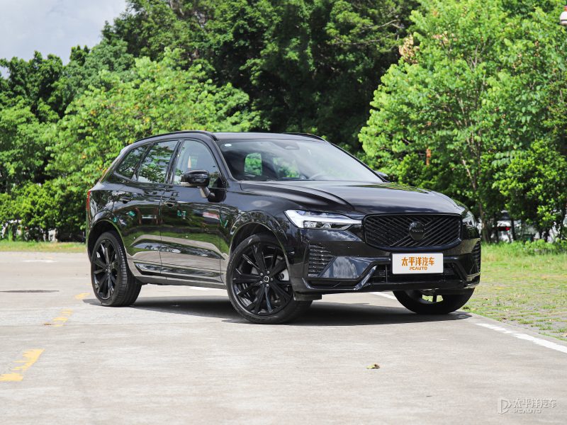 2026款沃尔沃XC60侧面实拍，重点展示21英寸熏黑轮毂与倍耐力P Zero轮胎