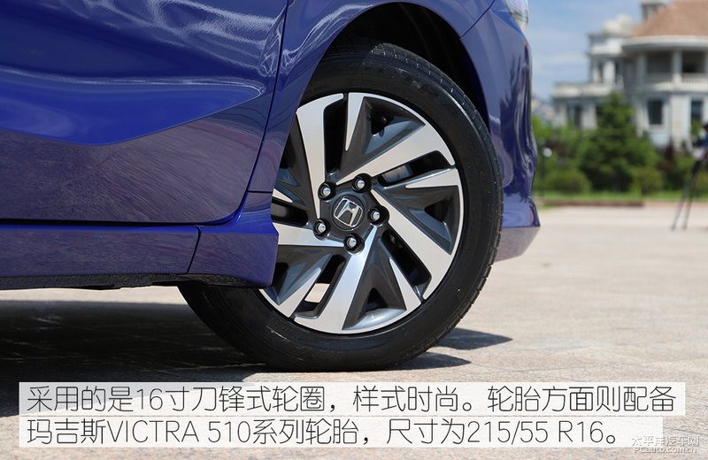 全新一代凌派发动机舱特写，展示1.0T三缸发动机