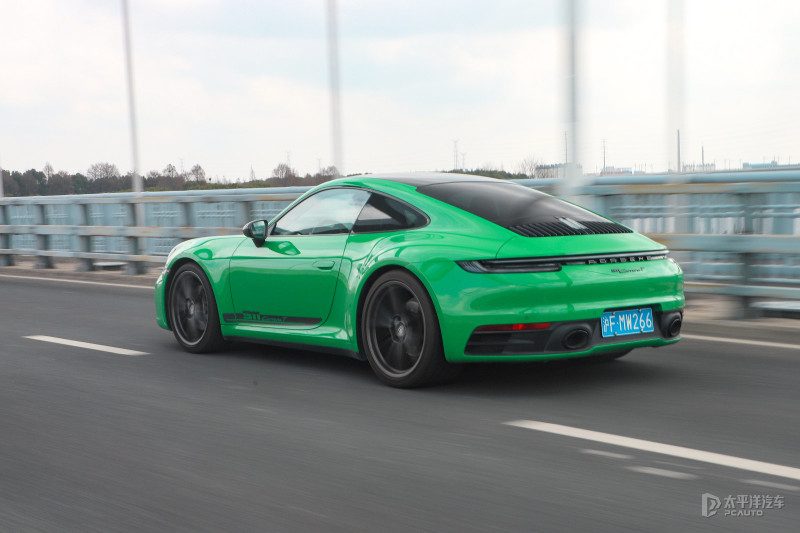 保时捷911 Carrera T 轻量化门板拉手细节