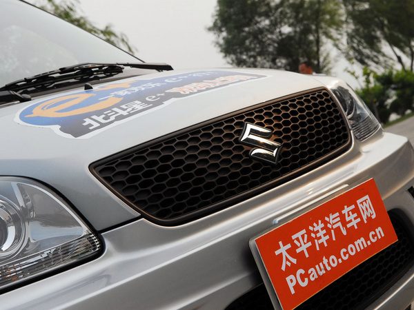 前排座舱、车机界面和常用功能操作实拍图
