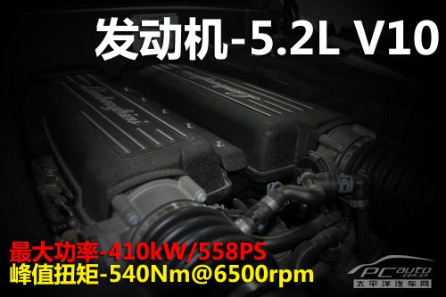 驾驶舱视角，展示中控台、方向盘和AMT变速箱换挡拨片，重点突出机械液压助力转向的厚重感