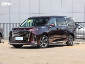 上汽大通MAXUS G90 内饰全景，展示三联屏设计和整体座舱布局