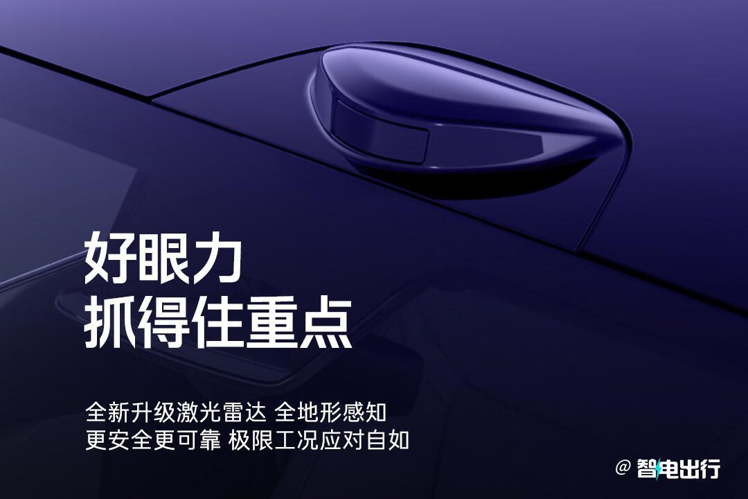 一张领克20的内饰中控台实拍图，重点展示大屏、方向盘和中央扶手区域，背景为简洁的室内或户外环境。