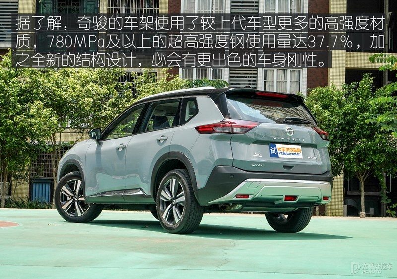 全新奇骏后悬架特写，展示多连杆结构、铝合金上控制臂和通风盘式后刹车