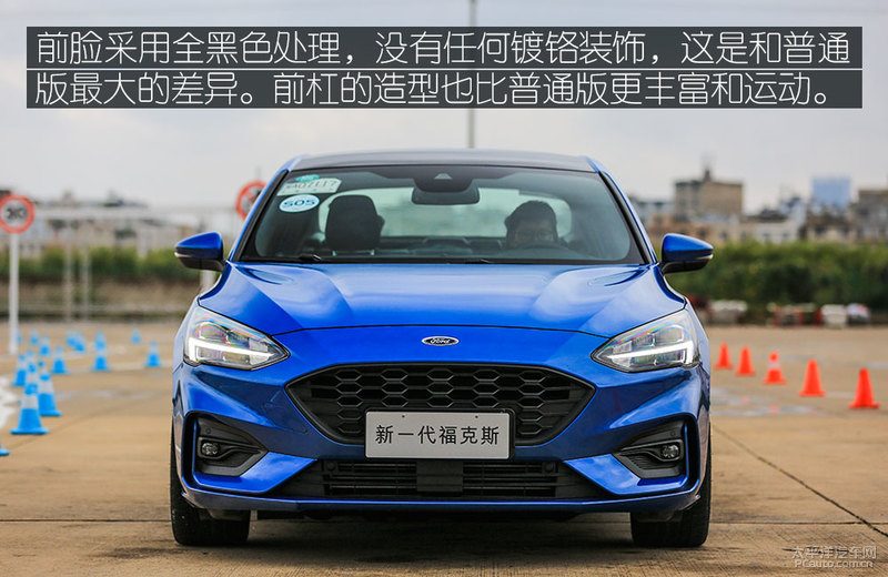 车内噪音测试过程，展示分贝仪读数