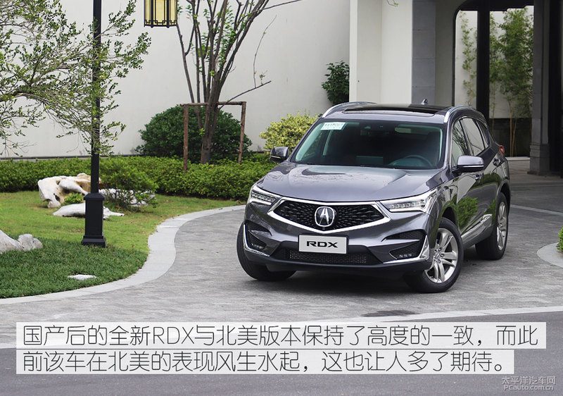 SH-AWD系统结构示意图，展示后桥离合器布局和扭矩分配逻辑